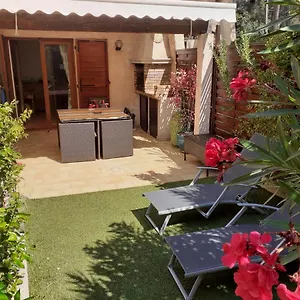 Club Dans Résidence Fermée Et Arborée 10min A Pied De La Hébergement de vacances Sanary-sur-Mer